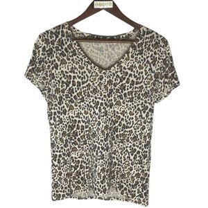 GAP leopard vneck tee // Wms M